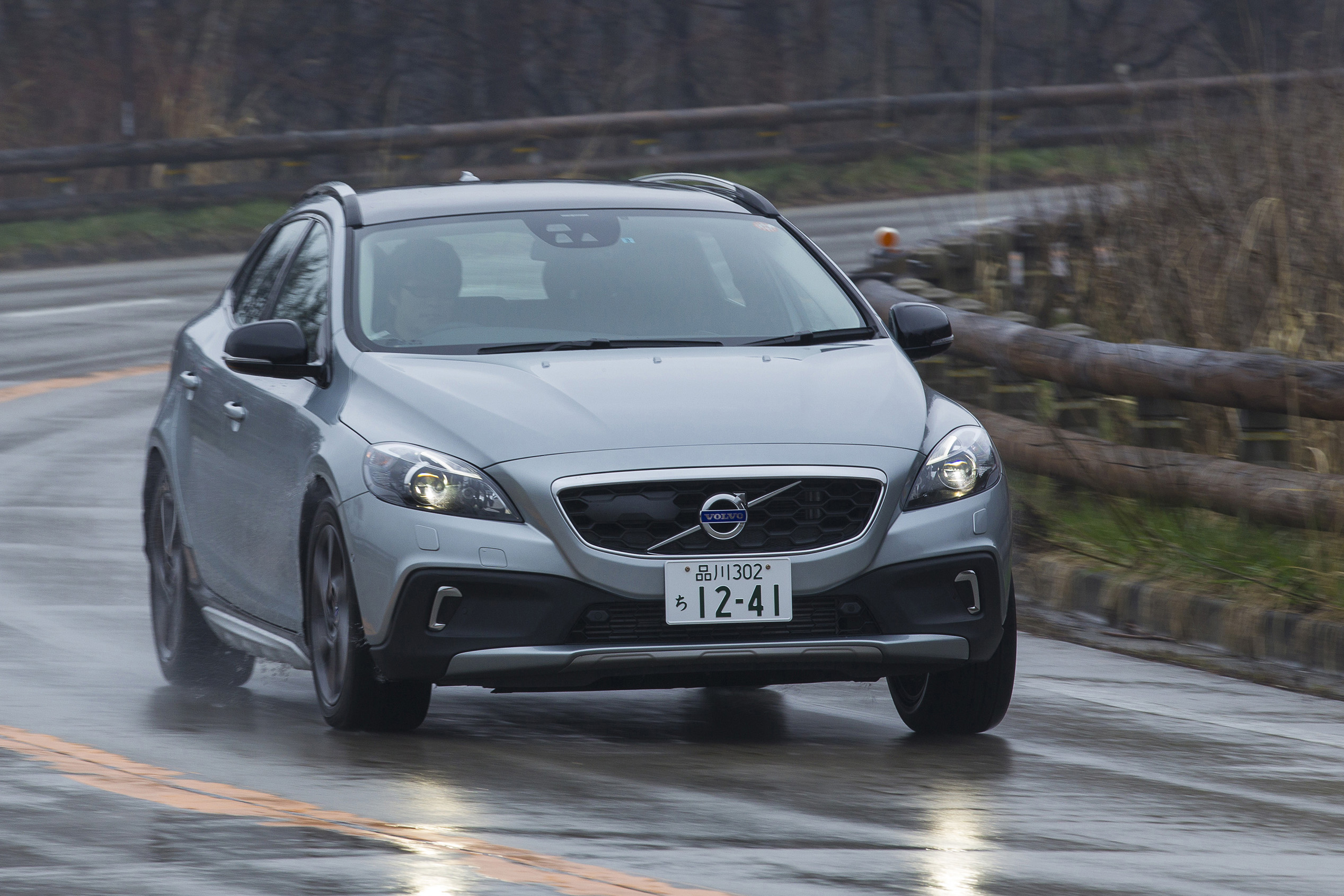 V40クロスカントリー車高アップでオールランド性能を向上 自動車情報 ニュース Web Cartop