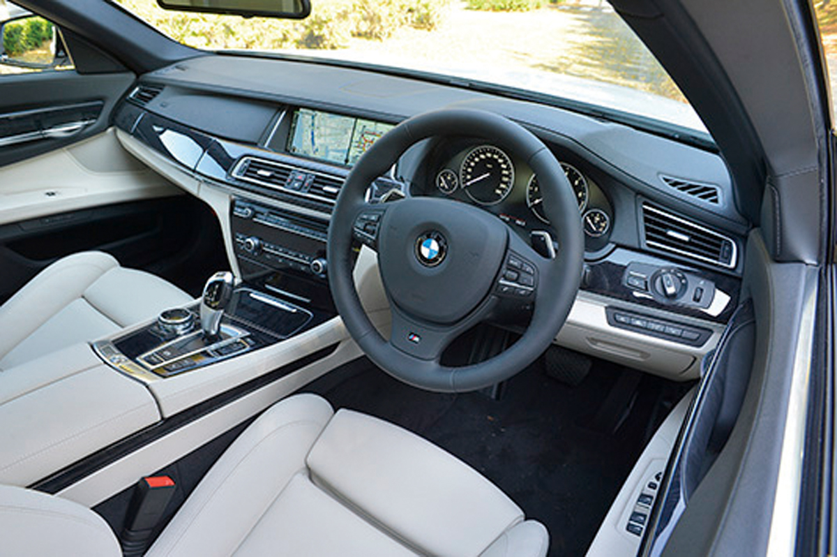 BMW アクティブハイブリッド7 インパネ画像