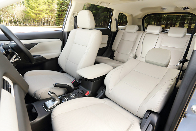 アウトランダーphevとrvrがマイナーチェンジ 自動車情報 ニュース Web Cartop アウトランダーphevとrvrがマイナーチェンジ 自動車情報 ニュース Web Cartop