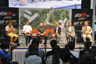 左からトークショーの司会を務めた土屋圭市氏、多田氏(トヨタ86)、森氏(スバル・インプレッサ)、、上原氏(ホンダNSX)、渡辺氏(日産スカイラインR33、R34)、貴島氏(マツダ・ロードスター)と雑誌メディアなどに登場していた名物開発責任者ばかりが登場