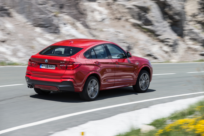 BMW が新型クーペSUVを発表