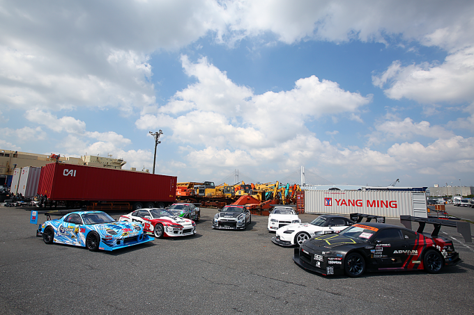 左からRE雨宮のRX-7。昨年も参戦した。 RSRのS15シルビア、HKSR35GT-RとトップシークレットR35GT-R、プライベーター阿蘇の大魔神はR34GT-Rは初参加。トップフューエルは昨年同様S2000。昨年は日本人最高位の4位を獲得したアンダー鈴木さんは愛車のS15シルビアをさらにエアロを強化