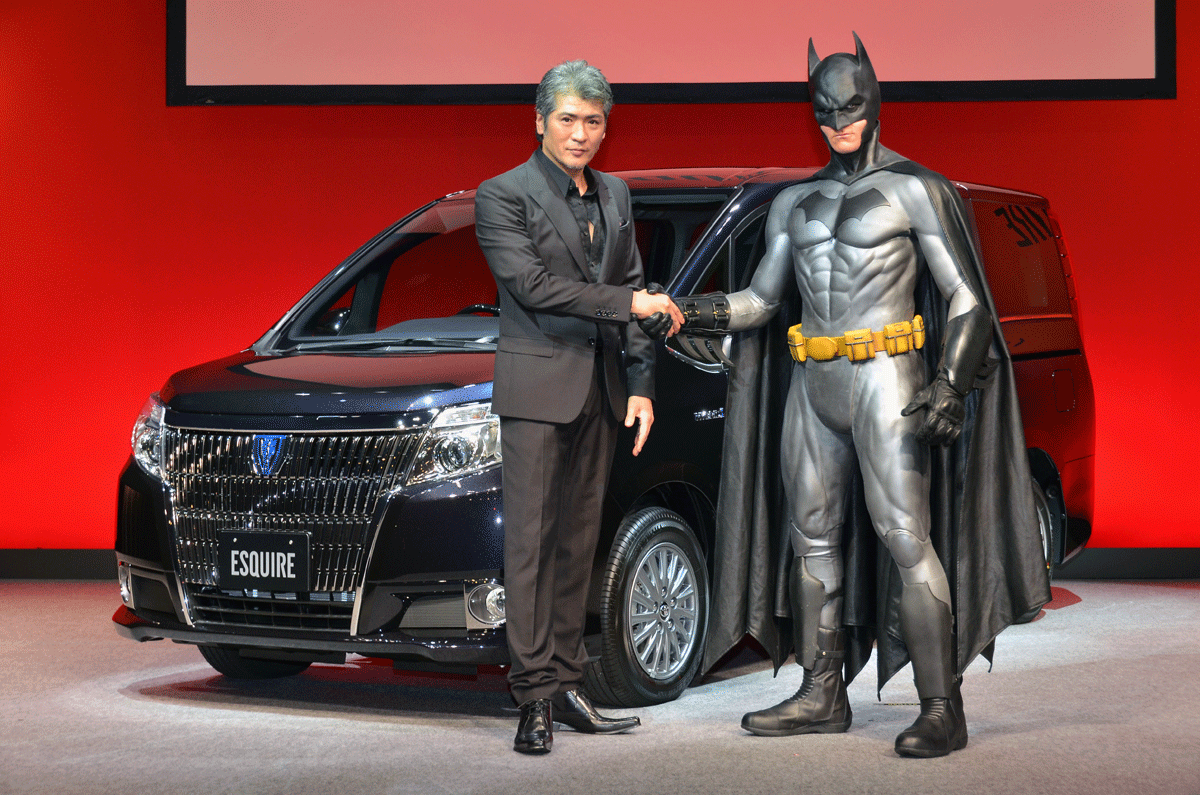 動画 バットマンがトヨタ新型ミニバン発表会場に出現 自動車情報 ニュース Web Cartop 動画 バットマンがトヨタ新型ミニバン発表会場に出現 自動車情報 ニュース Web Cartop
