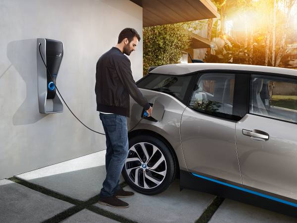 【ムービー】無充電で300km走行できるBMW i3