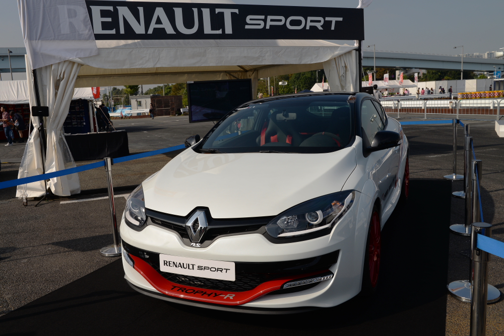 スカイラインgt Rより速い世界最速ffがお台場に登場 自動車情報 ニュース Web Cartop