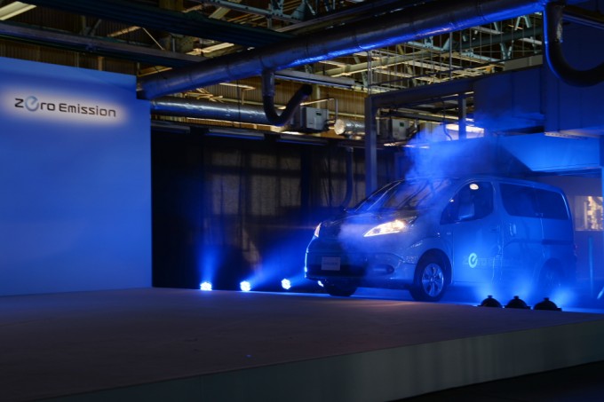 日産の新しい電気自動車、出荷式開催!