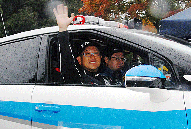 【ムービー】トヨタ自動車豊田章男社長が燃料電池車ラリー仕様をドライブ!