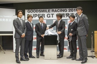 マシンはメルセデス・ベンツ SLS AMG GT3。現在、メーカーにて製作中なので、模型でのアンベール。安藝さん曰く「ウチは模型屋ですから」とのこと