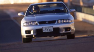 姉妹誌CARトップの筑波サーキットテストで清水和夫氏がR33スカイラインGT-Rたたき出した「1分3秒58」はR35GT-Rがデビューするまで破られることはなかった
