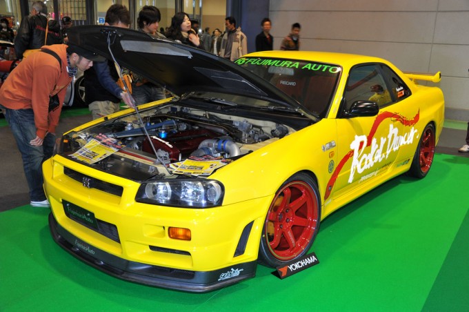 フジムラオート@GTR"きいろボン"(R34スカイラインGT-R)。熟成の域に達したためだろうか、代表の藤村浩二氏いわく「最近はほとんど仕様変更を行なっていない」