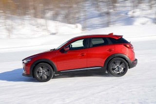 1.5Lディーゼルターボを搭載するCX-3。FFと4WDそれぞれで6速MTもATも選択可能