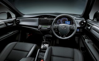 カローラフィールダーHYBRID G“W×B”のインテリア。細部にわたり上質感の向上がはかられている