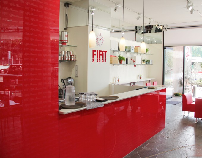 イタリアンレッドのFIATカフェが渋谷にオープン!