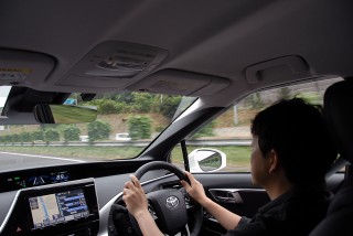 走行した印象は「高級車そのもの」。日本の高級車のドンピシャといった味付けで、安定感をもちつつもフワッとした足まわりだ