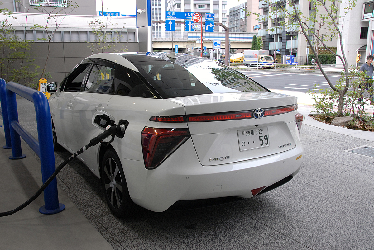 燃料電池車トヨタ ミライ の航続距離は省燃費走行で600km超 その実用度は 自動車情報 ニュース Web Cartop
