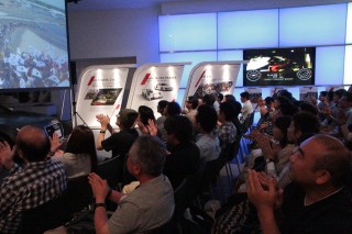 ライバルながら1-2フィニッシュを決めたポルシェに拍手を送るファン