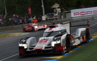 アウディ7号車のマルセル・ファスラー/アンドレ・ロッテラー/ブノワ・トレルイエは3位