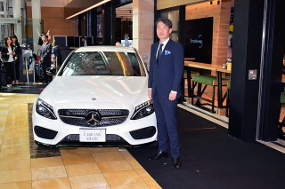 待望のC450AMGの上陸が発表された。発売は9月からを予定。左ハンドル仕様で、セダンは863万円、ステーションワゴンは943万円。アグレッシブなエクステリアも人気を博しそうだ