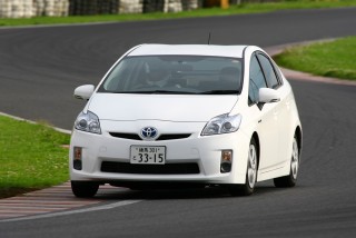 燃料電池車トヨタ・ミライって速い？ サーキットではプリウスと同等 