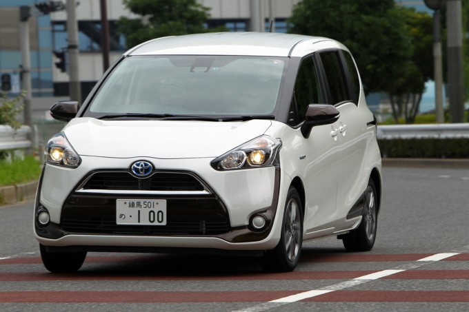 トヨタ新型シエンタはHVモデル投入でホンダ・フリードを猛追