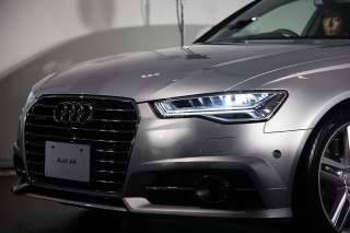 S6/S6アバントに標準装備、その他、A6シリーズにオプションとなるマトリクスLEDヘッドライト。複数のセンサーと1台のカメラが対向車や先行車を検出して、ほかのドライバーの視界を妨げないように周囲の状況に合わせて、照射を自動調整する