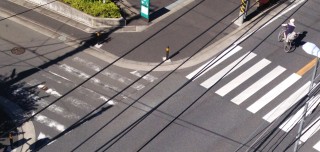 信号無視や右側通行などをする自転車は多い。ところが、そんな自転車でもクルマと接触事故を起きれば交通弱者となる