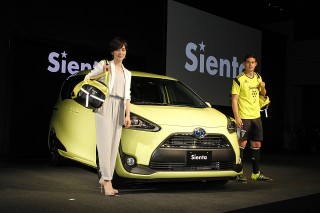 滝川クリステルが新 おもてなし を披露 シエンタ発表会 自動車情報 ニュース Web Cartop 滝川クリステルが新 おもてなし を披露 シエンタ発表会 自動車情報 ニュース Web Cartop