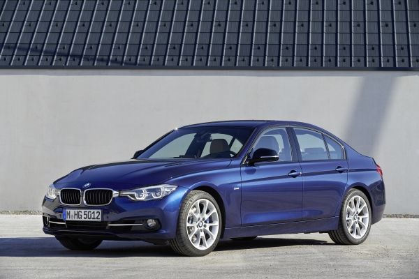 BMW3シリーズが新エンジンを搭載し最大24万円の価格ダウン!