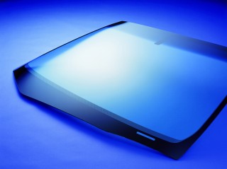 IR&UVカット機能をもつクールベール。国産各車のフロントウインドウ用を設定。上部にはパープルブルーのぼかし付き。グラスピット:http://www.glasspit.com/