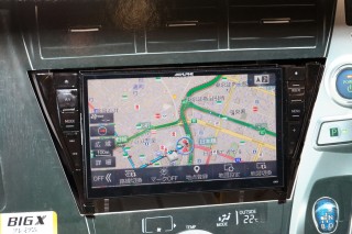 ALPINE BIG Xシリーズ/プレミアムシリーズ 大画面のモニターと車種専用を打ち出しているのがアルパインのBIG Xシリーズ。車種別の専用設計のため、抜群のフィット性と室内空間に合せてチューニングされた音響が特徴となる。アルファード、ヴェルファイアやノア、ヴォクシー用は10インチで、プリウス用は9インチなど多くの車種設定が用意されている