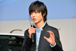 木村文乃と山崎賢人がダイハツ キャストの魅力を語る 自動車情報 ニュース Web Cartop