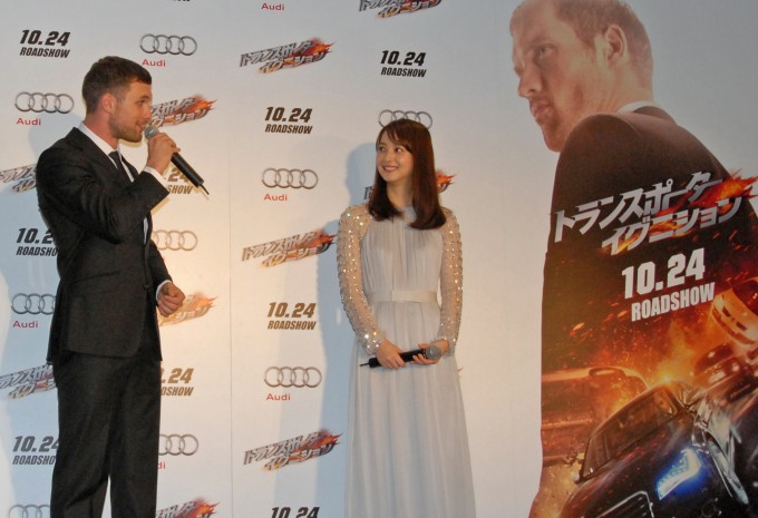 佐々木希さんをドライブへ連れていくなら……という質問に「映画の舞台となった南仏のリビエラは本当に美しい。すべてのひとが、一度は訪れるべきところ」とコメント