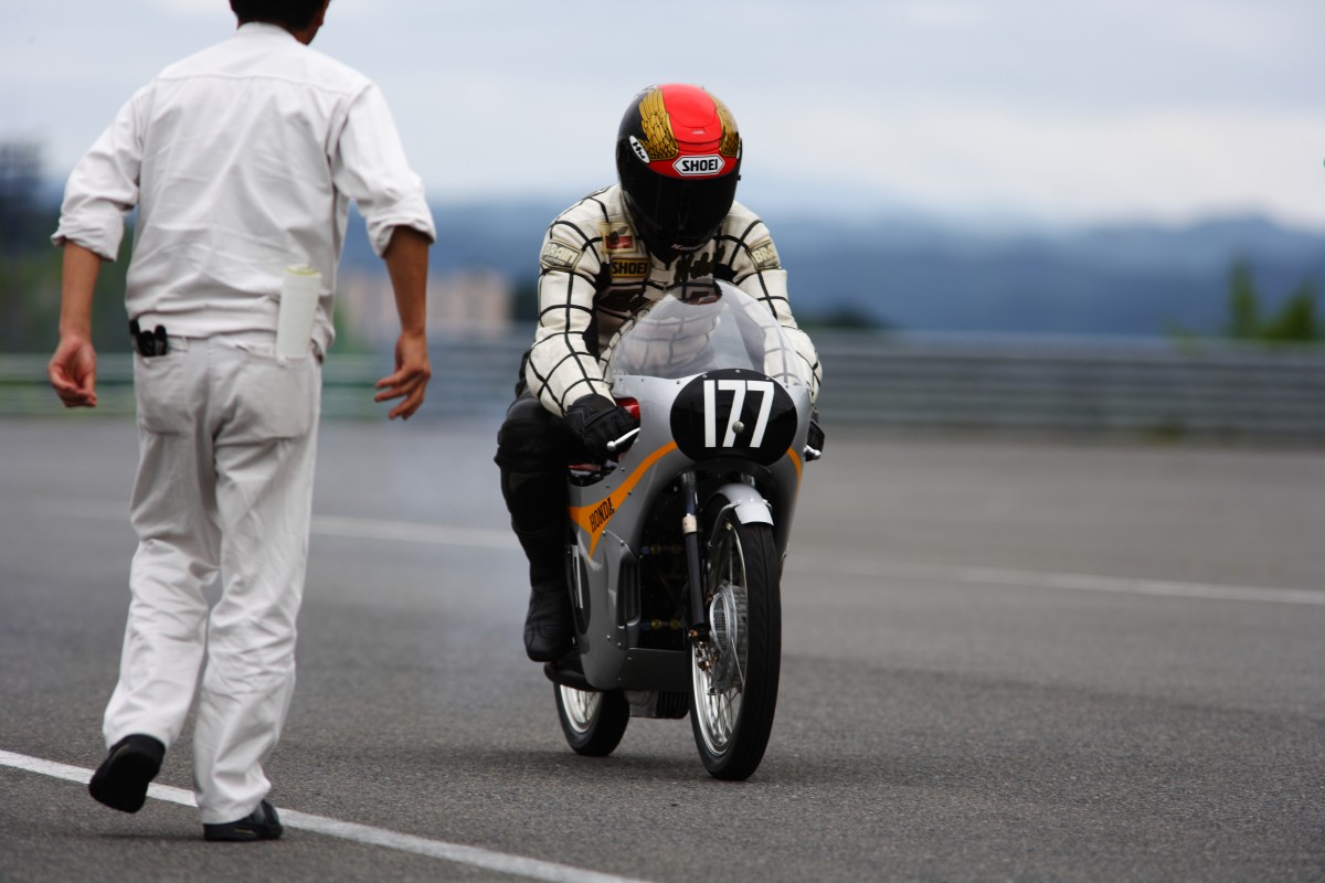 動画 125cc並列5気筒が奏でるホンダ製2万回転サウンドに痺れる 自動車情報 ニュース Web Cartop 動画 125cc並列5気筒が奏でるホンダ製2万回転サウンドに痺れる 自動車情報 ニュース Web Cartop