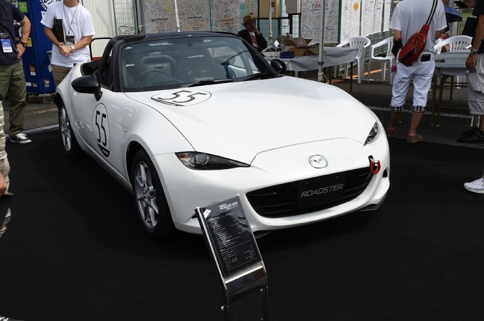 速報!!マツダロードスターレースモデル「NR-A」を展示!