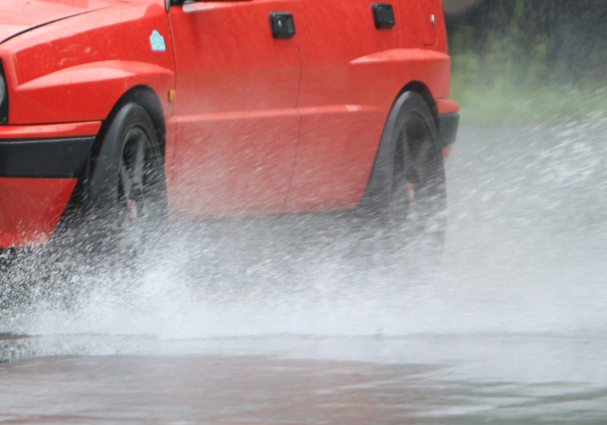 大雨対策 ハイドロプレーニング現象を知って雨の日も安心 自動車情報 ニュース Web Cartop 大雨対策 ハイドロプレーニング現象を知って雨の日も安心 自動車情報 ニュース Web Cartop