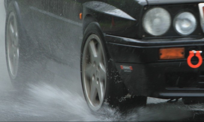 大雨対策 ハイドロプレーニング現象を知って雨の日も安心 自動車情報 ニュース Web Cartop 大雨対策 ハイドロプレーニング現象を知って雨の日も安心 自動車情報 ニュース Web Cartop