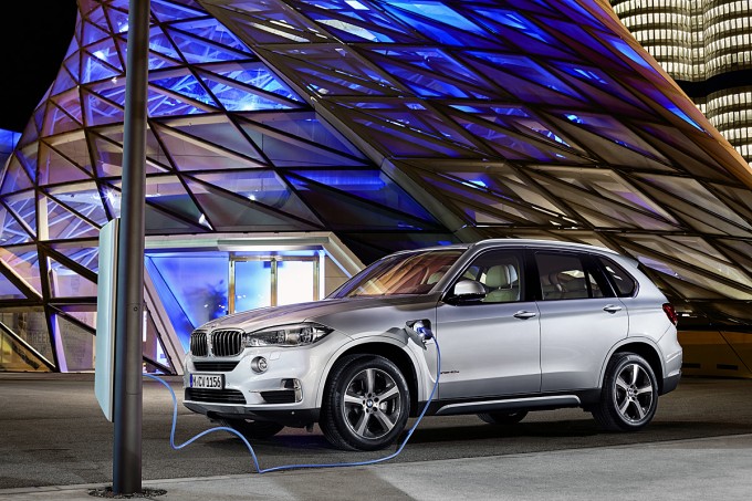 BMWブランド初のプラグインハイブリッド「X5 xDrive40e」受注開始!