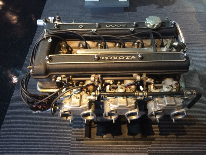 トヨタ2000GT用3M-Gエンジンは2リッター6気筒DOHC12バルブと言う当時としては驚異的高性能エンジン