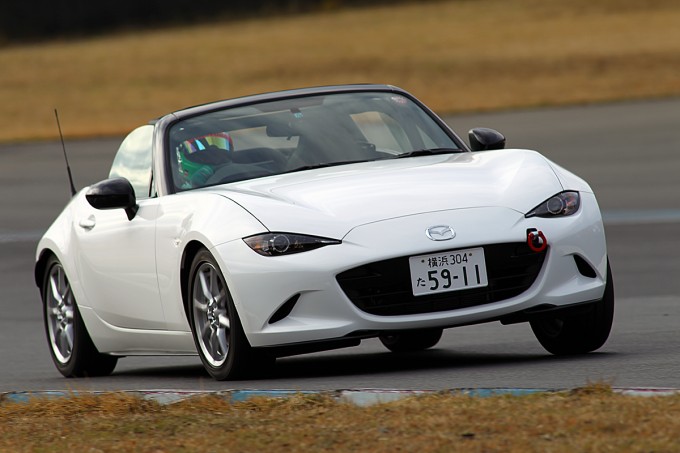ロードスターnr Aと標準車との違いは ロールバー付きの本気モデルにドリキン土屋圭市が試乗 自動車情報 ニュース Web Cartop ロードスターnr Aと標準車との違いは ロールバー付きの本気モデルにドリキン土屋圭市が試乗 自動車情報 ニュース Web Cartop