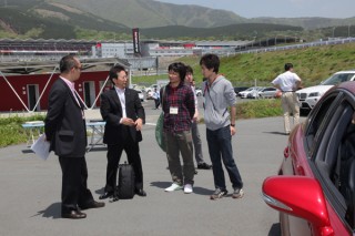 ブランド統括の包原さん(左から2人目)は、昨年のCT200h開発担当でした