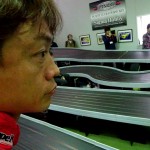 【画像】日本のモータースポーツの歴史を作ってきたドライバーがスロットカーで全開!? 〜 画像17