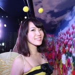 【画像】大阪オートメッセの日野ブースのミツバチギャルがカワイイ！ 〜 画像13