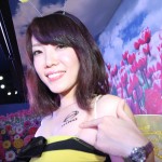 【画像】大阪オートメッセの日野ブースのミツバチギャルがカワイイ！ 〜 画像11