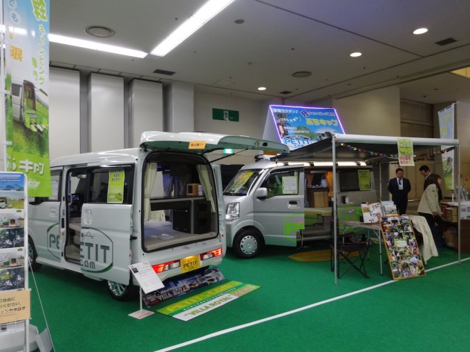 注目を浴びる軽自動車ベースのキャンピングカーが大阪メッセに登場