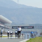【画像】国際レーシングコースの富士スピードウェイを自転車で疾走！ 〜 画像1