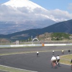 【画像】国際レーシングコースの富士スピードウェイを自転車で疾走！ 〜 画像2