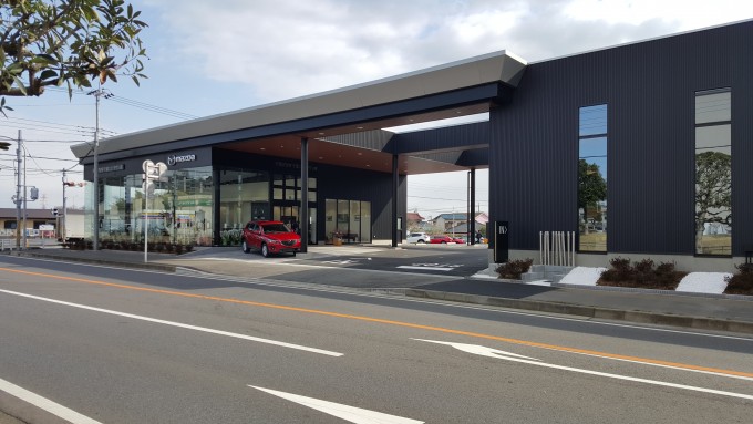 一流ホテルのエントランスのようなマツダの新世代店舗が 千葉県に初オープン 自動車情報 ニュース Web Cartop 一流ホテルのエントランスのようなマツダの新世代店舗が 千葉県に初オープン 自動車情報 ニュース Web Cartop