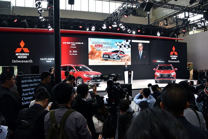 画像ギャラリー 北京モーターショーの三菱自動車ブースはガードマンだらけの厳戒態勢 画像1 自動車情報 ニュース Web Cartop