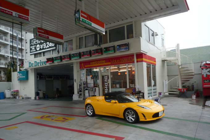 tesla_gasolinestand