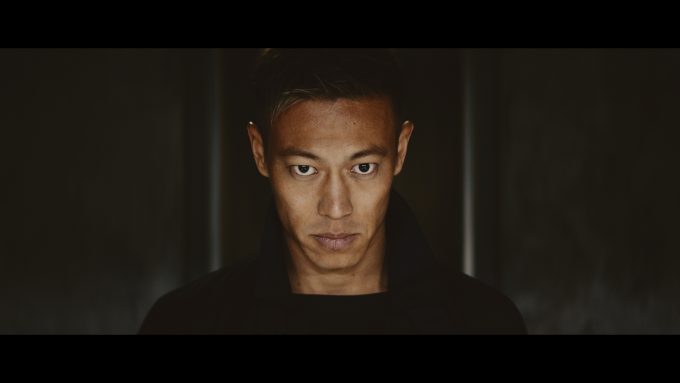 サッカー日本代表の本田圭佑 Acミラン がトヨタ オーリスハイブリッドのcmに登場 自動車情報 ニュース Web Cartop サッカー日本代表の本田圭佑 Acミラン がトヨタ オーリスハイブリッドのcmに登場 自動車情報 ニュース Web Cartop